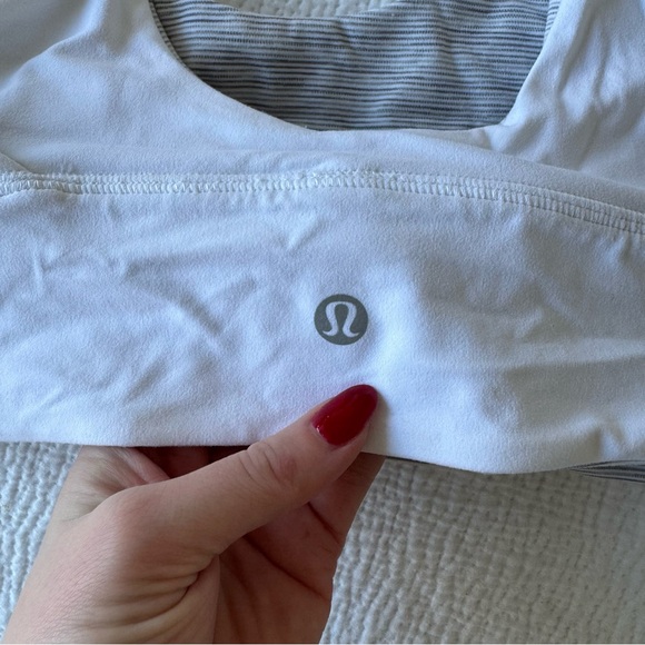 Lululemon Reversible Align Bra - Size 4 White & Grey- Worn Once - Picture 5 of 6